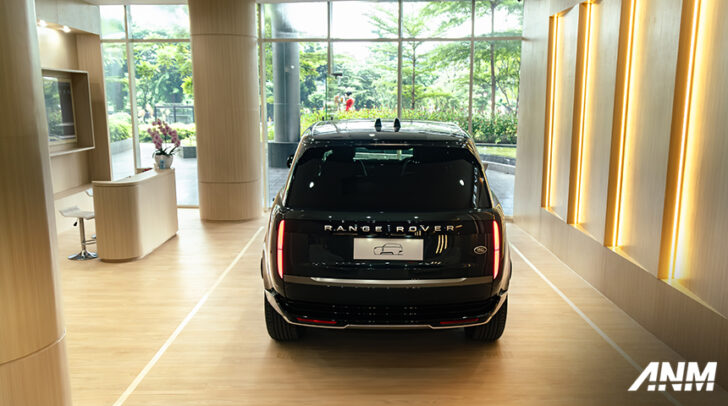 Defender Gallery dan Range Rover Boutique Kini Hadir di Ciputra World, Surabaya